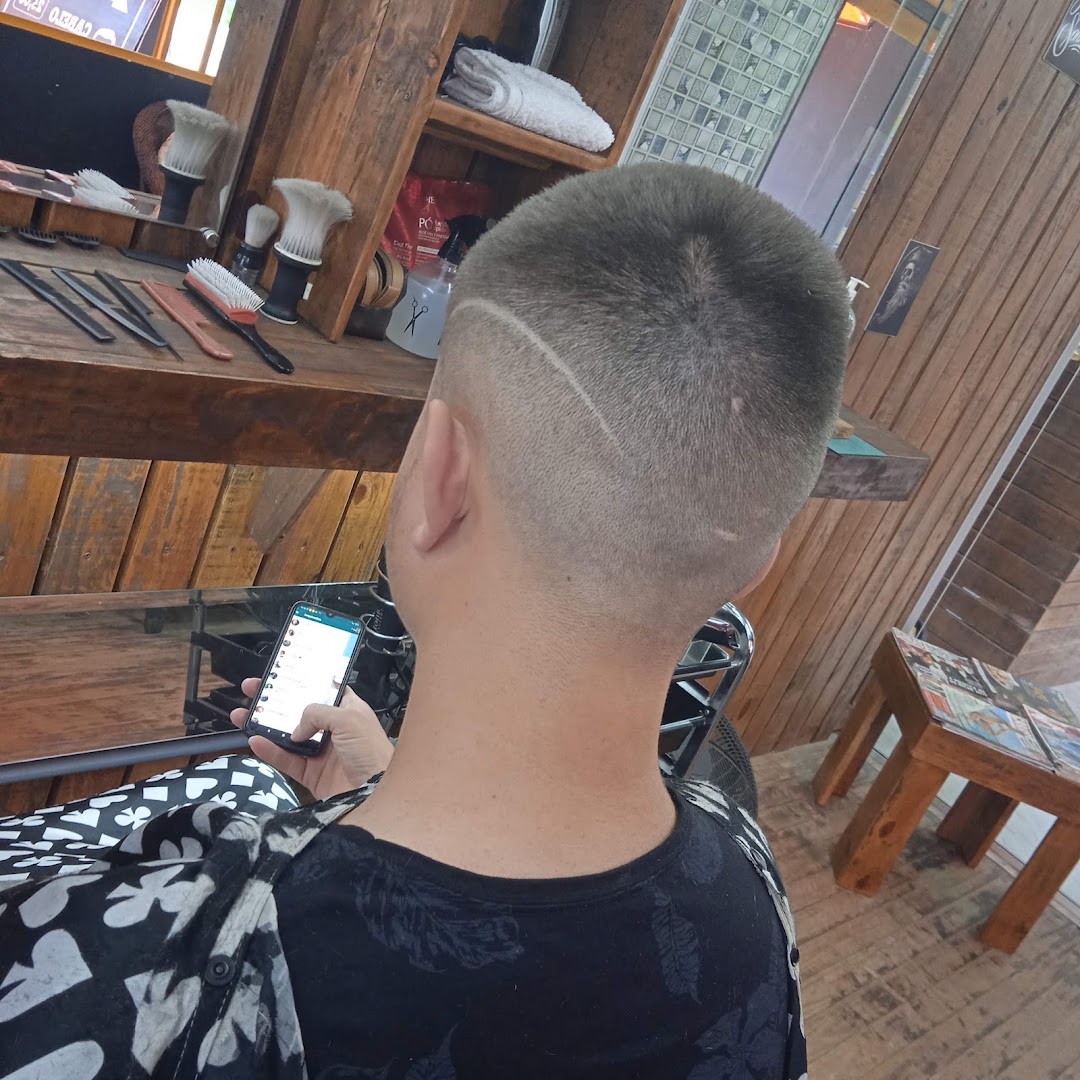 Fade com linha raspada no acabamento do corte